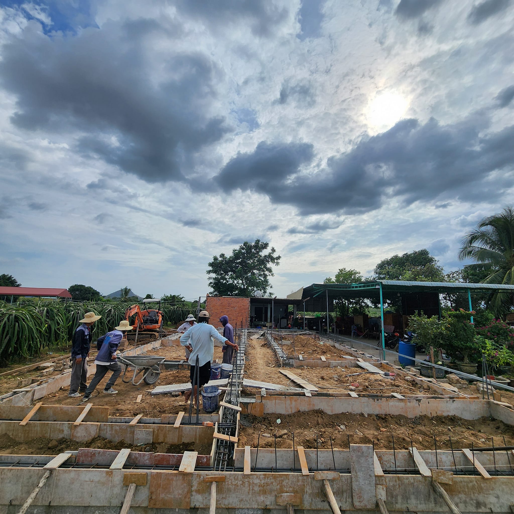 Đổ bê tông đà kiểng